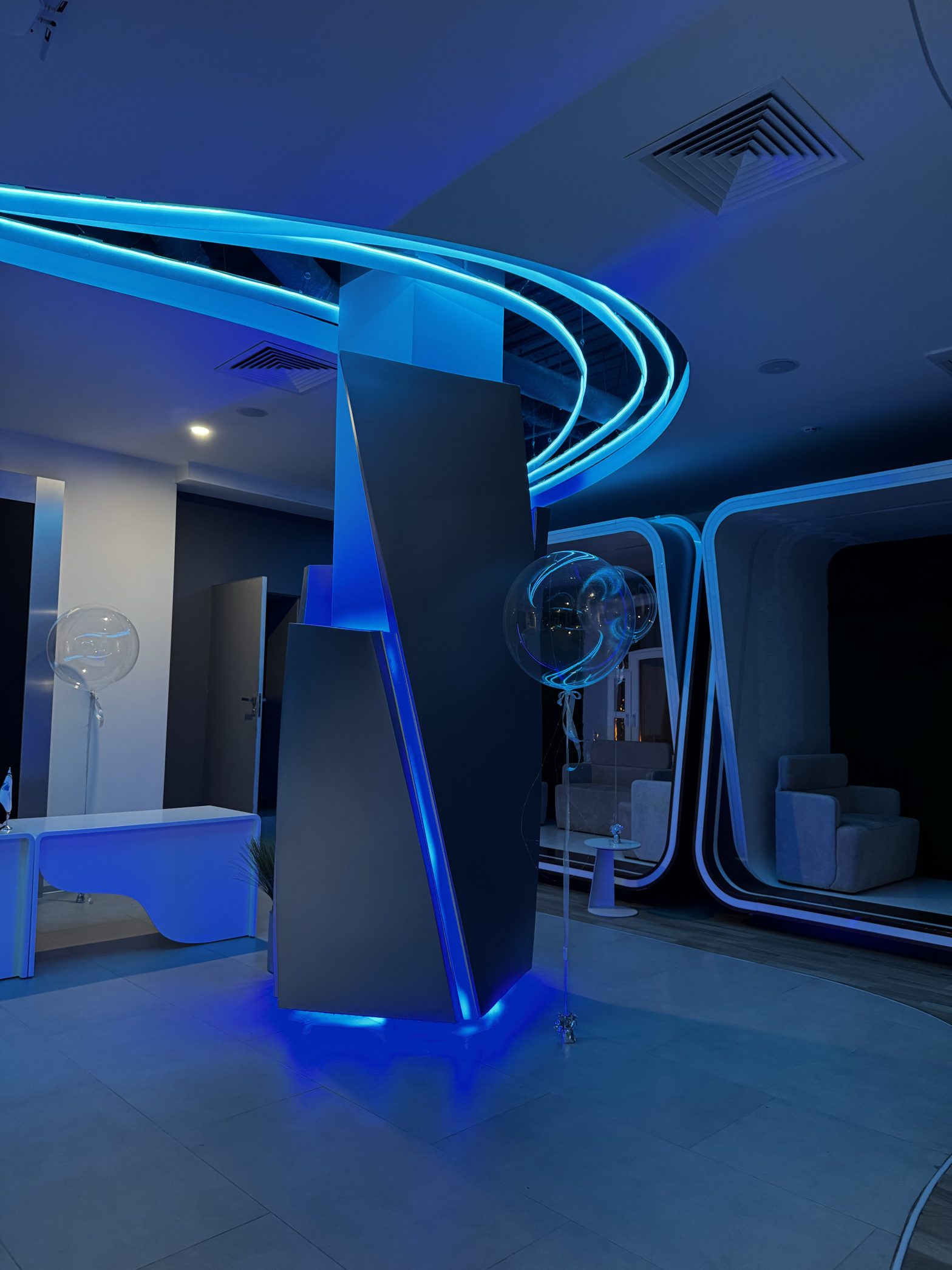 скульптурная колонна ии рудн интерьер облик