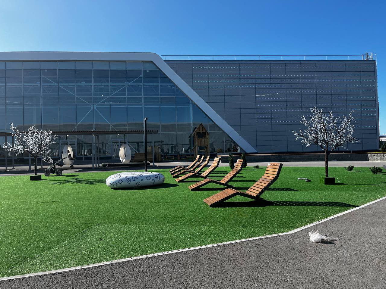 Шезлон для городской среды. Ханты-Мансийск